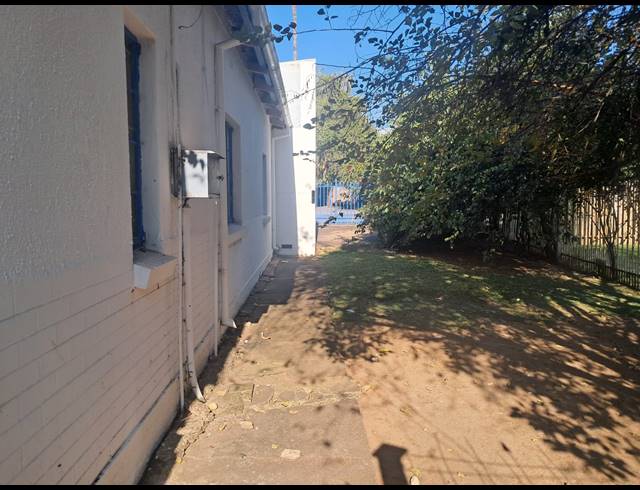 190M² BUILDING FOR SALE IN BRITS CENTRAL